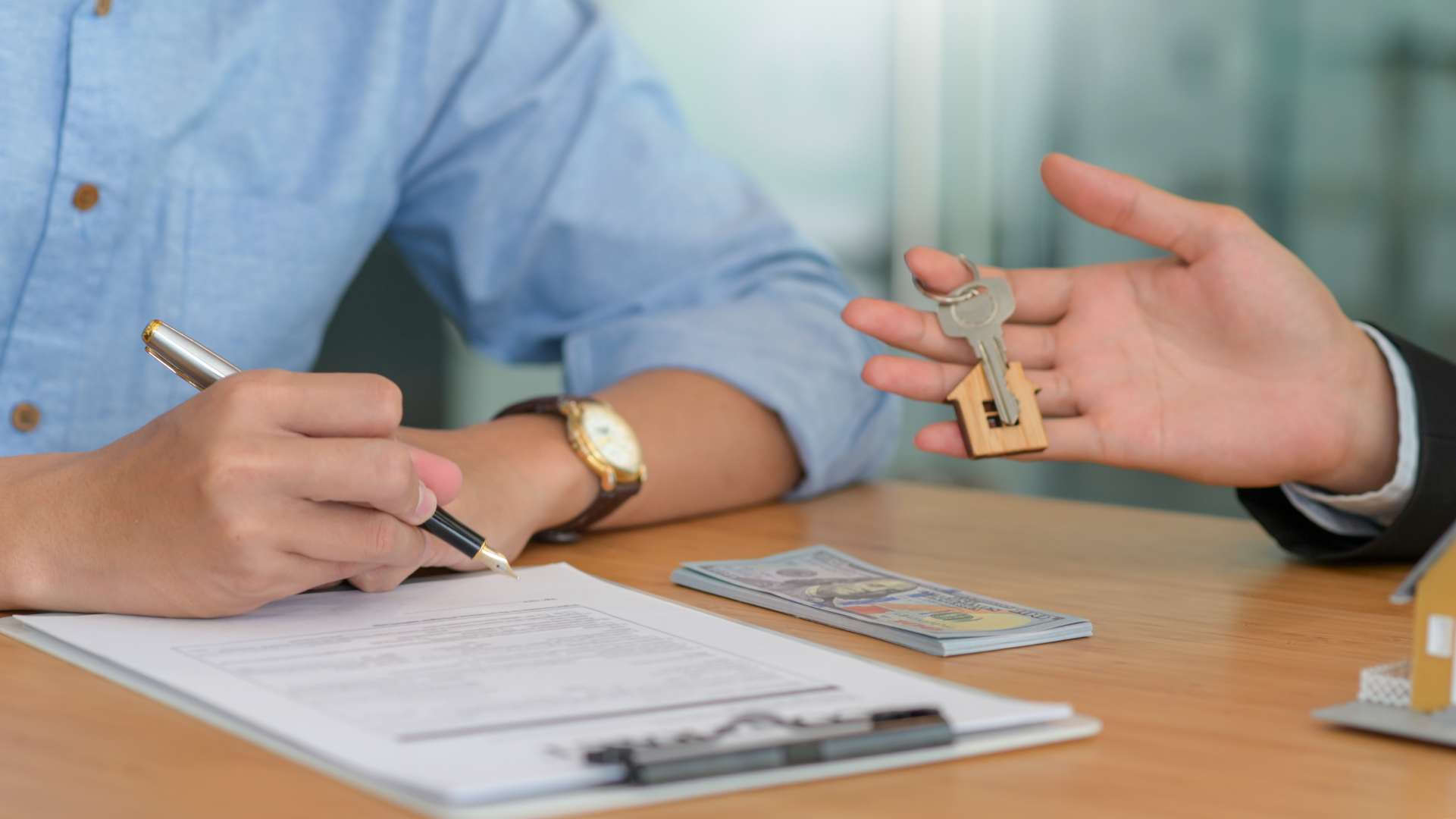 propietario tranquilo gracias a seguro de impago de alquiler