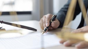 Documentación para cobrar un seguro de vida: certificados, testamento y plazos legales